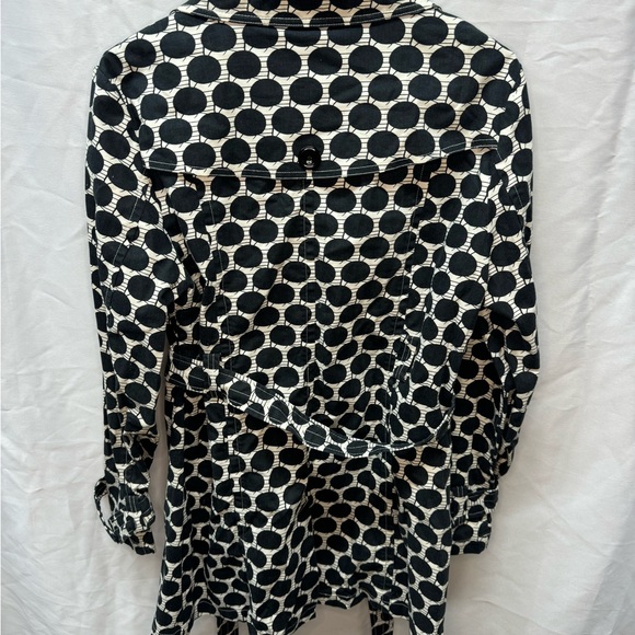 Black and white polka dot trench coat with belted waist and collar - Picture 5 of 7